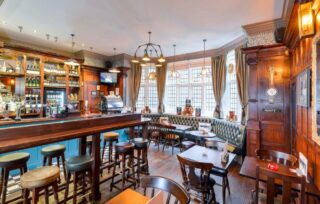 Cafes and brunch spots in Pimlico are thriving in 2025. Discover hidden gems, brunch menus, prices, and family-friendly options for your perfect London weekend.