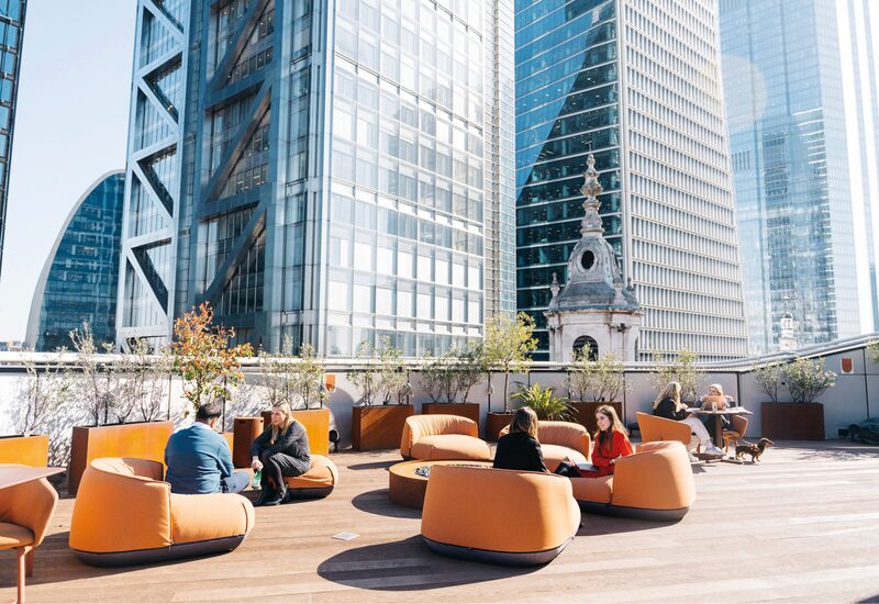 Coworking spaces in Pimlico offer London freelancers flexible desks, affordable prices, and strong communities in 2025. Discover addresses, prices, and best hubs.