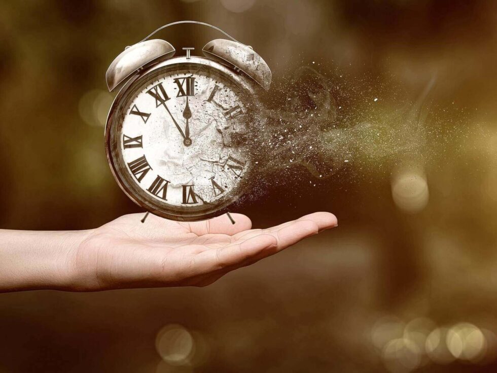 How to find work-life balance in London? Discover practical tips for setting boundaries, utilizing green spaces, and building community in the city's fast-paced environment.