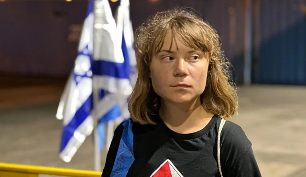 Greta Thunberg and activists from 44 countries failed to break Gaza’s blockade after a storm forced their flotilla to suspend the mission. Renewz.de reports.