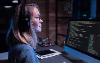Discover the best programming resources for beginners in 2025. Get expert tips on Python, JavaScript, UK career paths, and the skills needed for global jobs.