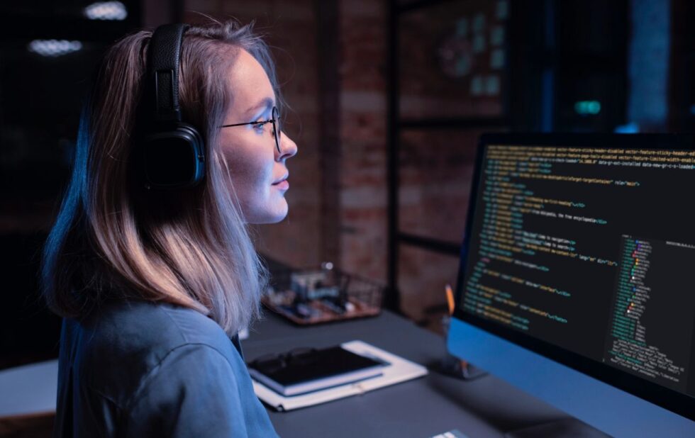 Discover the best programming resources for beginners in 2025. Get expert tips on Python, JavaScript, UK career paths, and the skills needed for global jobs.