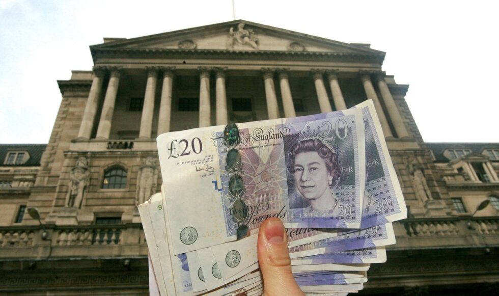 Explore London's salary landscape for 2025 with our detailed guide. Get a breakdown of average wages across key sectors like tech, finance, and creative industries, and understand the factors driving compensation.