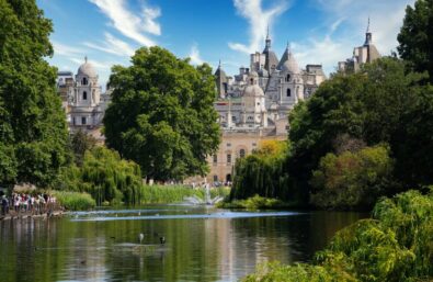 Discover London's top 10 parks for relaxation and sports. Explore royal grounds like Hyde Park and local gems like Hampstead Heath, and find the perfect green space for your next activity.