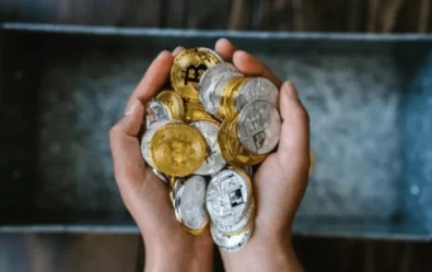 Explore real-world crypto charity cases, from global aid to UK foundations. Learn how blockchain brings transparency and efficiency to modern philanthropy.