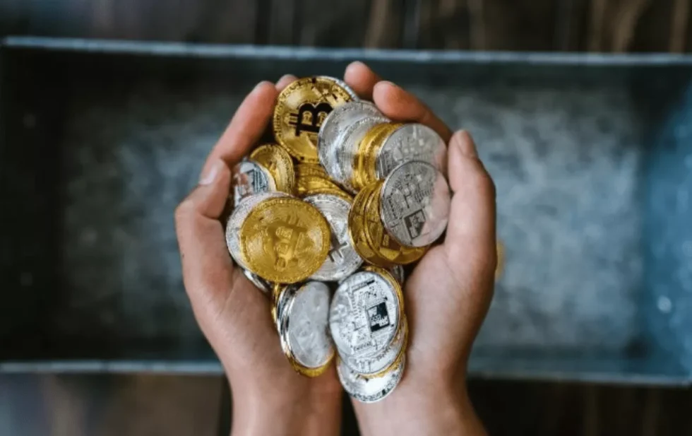 Explore real-world crypto charity cases, from global aid to UK foundations. Learn how blockchain brings transparency and efficiency to modern philanthropy.