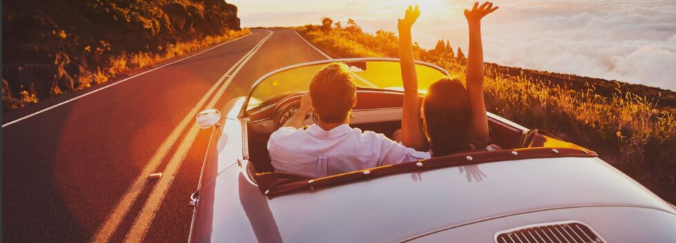 Your definitive guide to renting a car in London. Learn about the ULEZ and Congestion Charge, essential UK driving rules, and tips to save money on insurance for your trip.