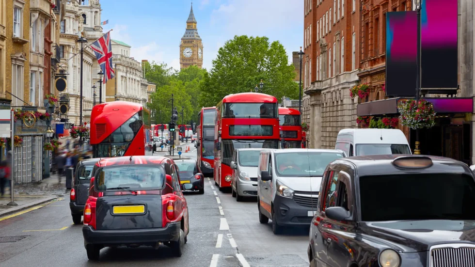 Your ultimate guide to saving money on transport in UK cities. Learn how to use contactless payments, find cheaper routes, and avoid high travel costs.