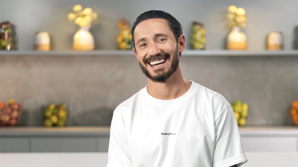 Discover Cédric Grolet in London: fruit-shaped desserts, luxury patisserie at The Berkeley, and the French pastry chef’s inspiring culinary journey.