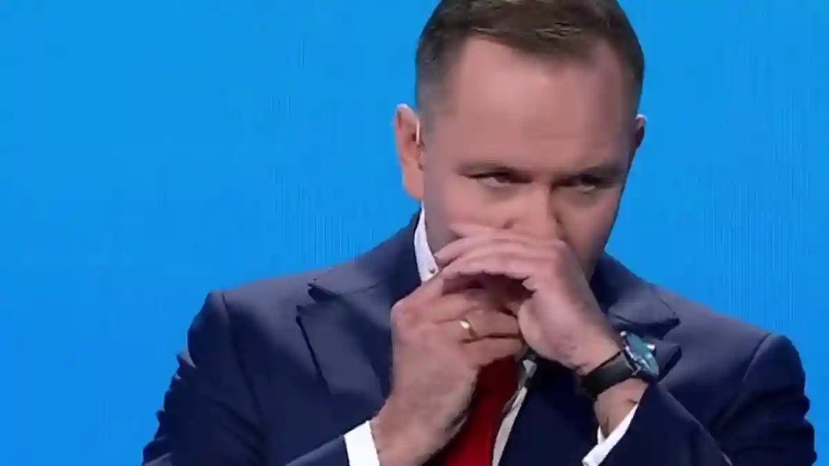 Polish President Karol Nawrocki used a nicotine pouch during the UN Assembly, sparking criticism from politicians and heated debate online.