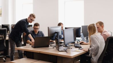 Deciding between a startup and a tech giant for your IT career in London? This guide explores the advantages and disadvantages of both paths to help you make the right choice.