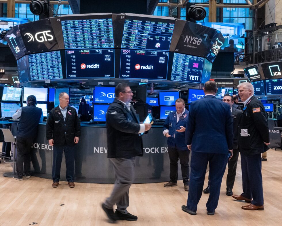 Global markets drop and gold hits record $4,378 as US regional banks reveal major loan losses, sparking fears of renewed financial instability.