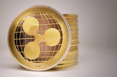 XRP holds steady at $2.26 despite $220M in profit-taking. ETF expectations and a $40B Ripple valuation strengthen the token's institutional confidence and market cap.