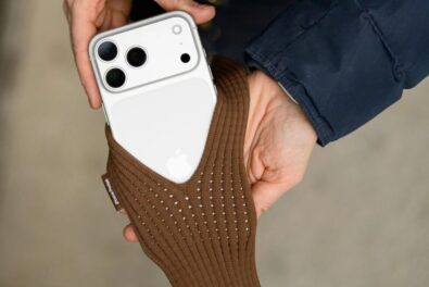 Apple released the "Pocket" iPhone case, priced up to 10,000 UAH. According to Bloomberg, the entire stock sold out completely within just a few days of its launch.