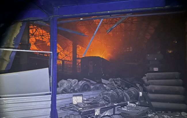 Russia’s night-time strikes on 18 November caused severe damage to railway and urban infrastructure in Dnipro and Kharkiv. Full report and verified video.