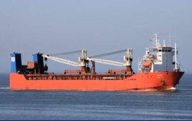 Sweden detains a sanctioned Russian cargo ship near H&ouml;gan&auml;s as customs and security services inspect its cargo and ownership under EU sanctions rules.