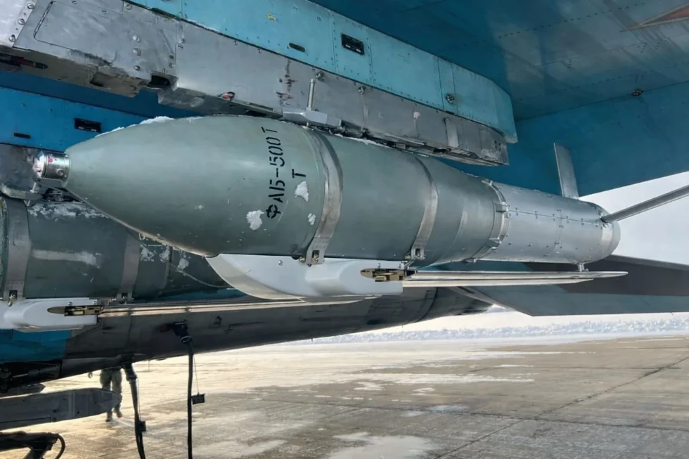 Russia’s UMPB-5 glide bomb is an upgraded stand-off weapon based on UMPK kits. Analysis shows aerodynamic changes, satellite guidance and a possible engine-assisted variant extending range.