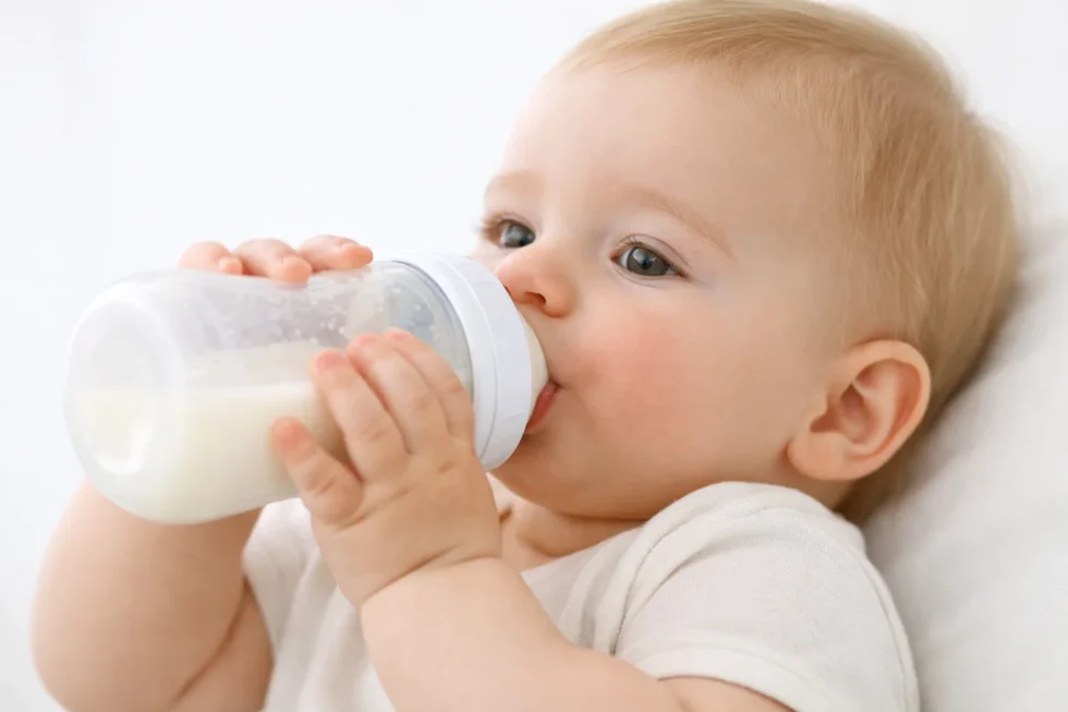 Cow & Gate recall expands in the UK as Danone withdraws 14 additional batches of baby formula over cereulide toxin contamination fears, bringing the total number of recalled batches to 28. Parents are urged to check batch numbers, understand potential health risks for infants, and follow official Food Standards Agency (FSA) guidance on returning affected products.
