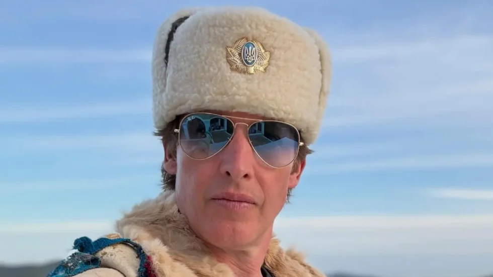 James Blunt new hat Ukraine trident after Russian crest backlash as British singer responds to criticism over social media post, military background and symbolism in ongoing Ukraine war debate